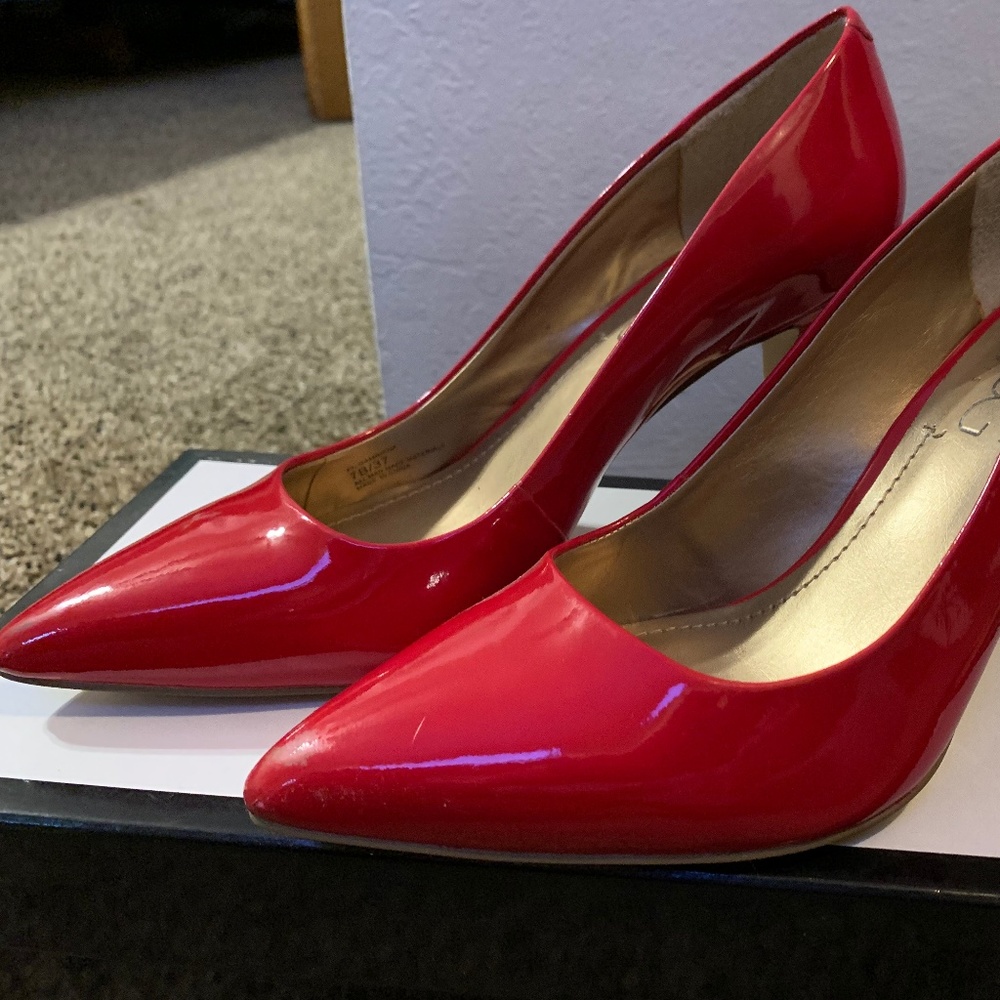 WOMEN'S PUMPS